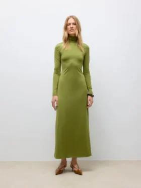 Awudita Langes Kleid