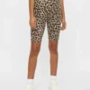 Eng anliegende Shorts