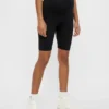 Eng anliegende Shorts