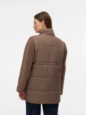 Jacke mit hohem Kragen