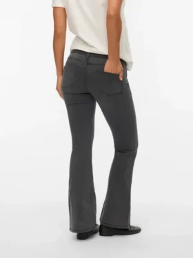 Jeans mit ausgestelltem Schnitt