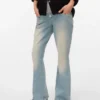 Jeans mit ausgestelltem Schnitt