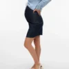 Kurzer Rock mit hoher Taille