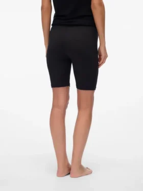 Shorts in figurbetonter Passform
