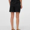 Shorts in lockerer Passform