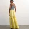 Tsmarya Langrock mit hoher Taille