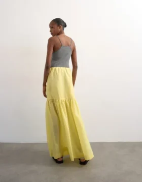 Tsmarya Langrock mit hoher Taille