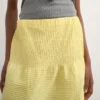 Tsmarya Langrock mit hoher Taille