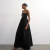 Tsmika Langes Kleid