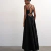 Tsmika Langes Kleid