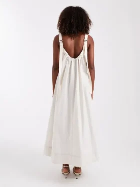 Tsselena Langes Kleid
