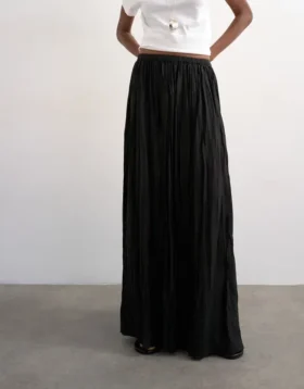 Tsthea Langrock mit hoher Taille