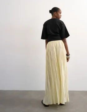 Tsthea Langrock mit hoher Taille
